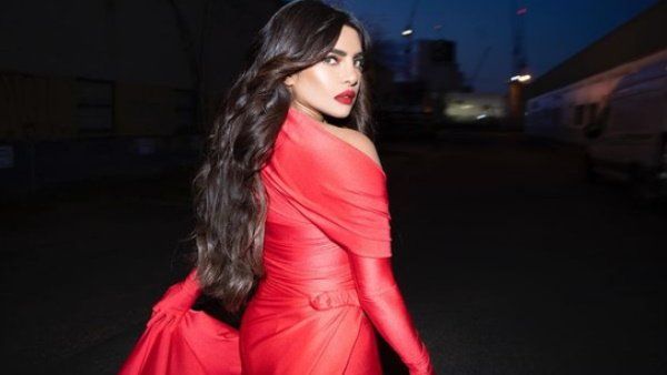 મે પ્રિયંકાને જોઈને કહ્યુ - ઓ માય આ ખરેખર અલગ છે મે પ્રિયંકાને જોઈને કહ્યુ - ઓ માય આ ખરેખર અલગ છે