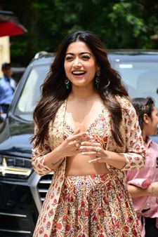 રશ્મિકાનો ક્યૂટ એન્ડ બોલ્ડ અવતાર રશ્મિકાનો ક્યૂટ એન્ડ બોલ્ડ અવતાર