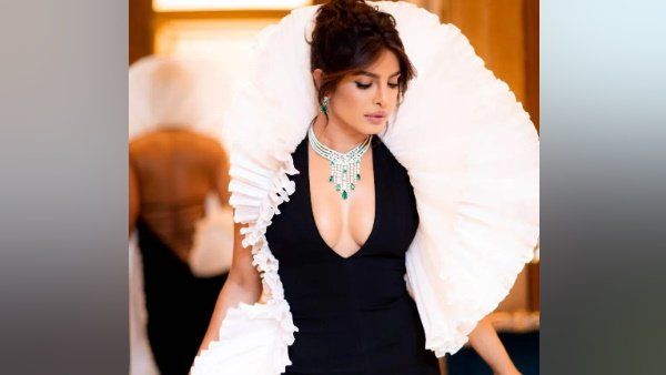 દર્શન બોલ્યા હતા લારા દત્તા સારી છે પરંતુ ડાર્ક હોર્સ, રેખા આવી રહી છે દર્શન બોલ્યા હતા લારા દત્તા સારી છે પરંતુ ડાર્ક હોર્સ, રેખા આવી રહી છે