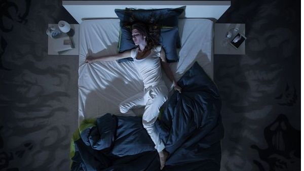 બંનેએ નગ્ન થઈને સૂવાનુ બંધ કરી દીધુ બંનેએ નગ્ન થઈને સૂવાનુ બંધ કરી દીધુ