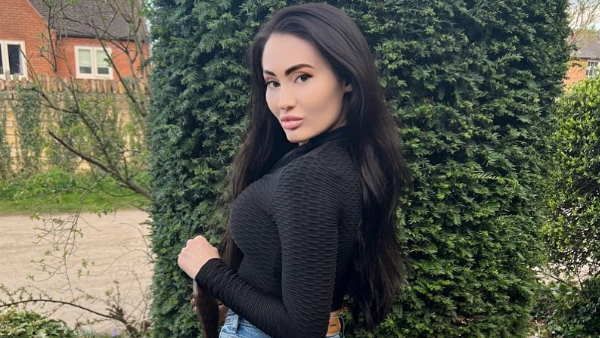 કૉફી શૉપની જૉબ છોડીને શરુ કરી વેબકેમિંગ