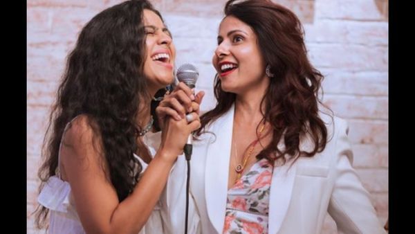 દોસ્તો સાથે મસ્તી કરતી દેખાઈ છવી