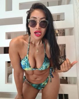 ફોટોમાં સોફિયા કમાલ લાગી રહી છે