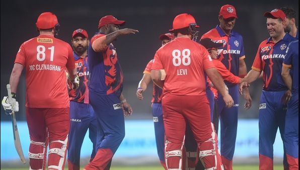 ગુજરાત જાયંટ્સના બોલરોએ સારી બોલિંગ કરી ગુજરાત જાયંટ્સના બોલરોએ સારી બોલિંગ કરી