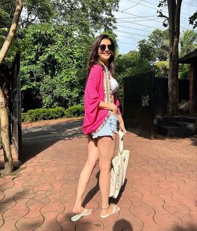 કરિશ્મા સોશિયલ મીડિયા પર છવાયેલી રહે છે