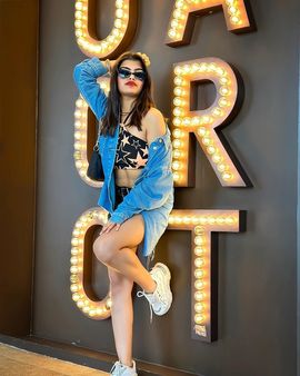 પ્રાચી તેના ગ્લેમરસ અંદાજ માટે જાણીતી છે