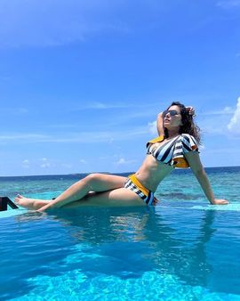 હિના ખાનનો બિકીની અવતાર હિના ખાનનો બિકીની અવતાર