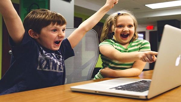 બાળકોની આ ખરાબ ટેવોથી પરેશાન છો, આ રીતે કરો દૂર