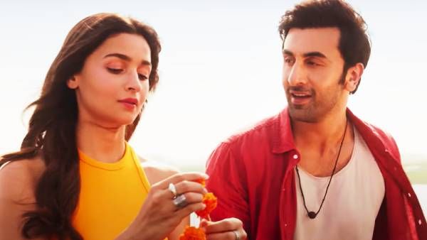 5. ટાઇટલ અને રણબીર-આલિયા 5. ટાઇટલ અને રણબીર-આલિયા