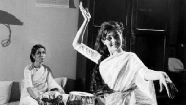 10 લાખ રૂપિયા, સુવર્ણ કમળ, પ્રશસ્તિપત્ર