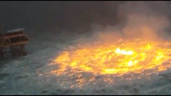 પીગળેલો લાવા બહાર નિકળી રહ્યો હોય તેવા દ્રશ્યો