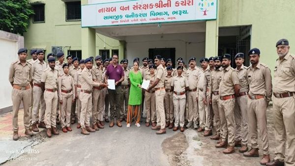 ગાંધીનગરના મુખ્ય વનસંરક્ષકને આવેદનપત્ર આપવામાં આવ્યું