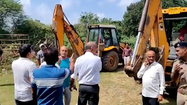 મંજૂરી આપવા બદલ નવનીત પટેલનું સન્માન મંજૂરી આપવા બદલ નવનીત પટેલનું સન્માન