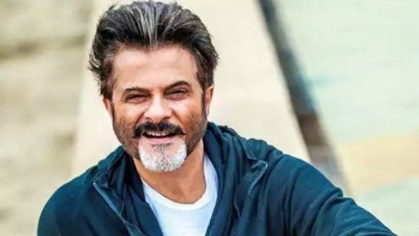 શું. બોલીવૂડ સ્ટાર્સ દ્વારા ખરેખરે પાકિસ્તાનમાં પુર પીડિતોની મદદ કરવામાં આવી છે?