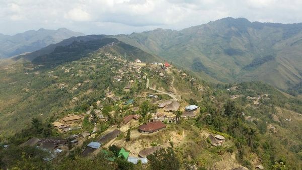 બે દેશમાં આવેલું છે ગામના વડાનું ઘર