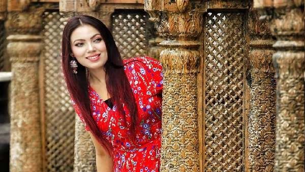 અમિત ભટ્ટ પાછળ લાકડી લઇને દોડી હતી અમિત ભટ્ટ પાછળ લાકડી લઇને દોડી હતી