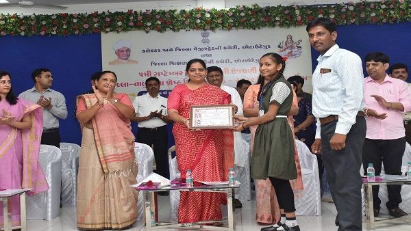 છોટાઉદેપુરમાં રાજ્યમંત્રી મનિષા સુથારની ઉપસ્થિતિમાં યોજાયો શિક્ષક દિવસ