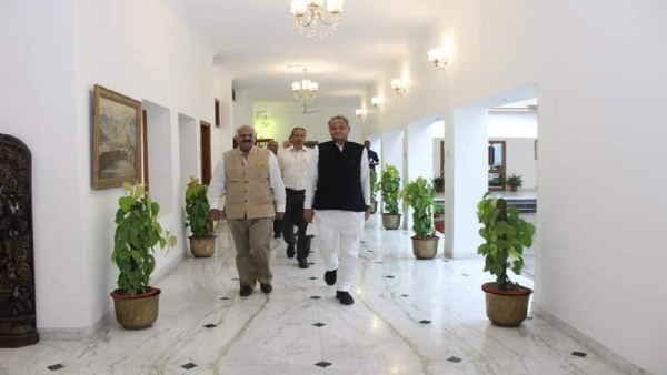 અશોક ગેહલોતે અધ્યક્ષ પદની ચૂંટણી માટે નામાંકન ભર્યુ નથી અશોક ગેહલોતે અધ્યક્ષ પદની ચૂંટણી માટે નામાંકન ભર્યુ નથી