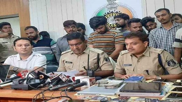 પાકિસ્તાન સાથે જોડાયેલા છે મહાદેવ એપ સટ્ટાના તાર, બોલિવૂડ કનેક્શન પણ આવ્યુ સામે