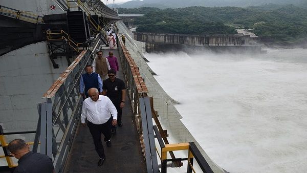 સરદાર સરોવર ડેમ ૧૩૮.૬૮ મીટરની ઐતિહાસિક સપાટીએ ભરાઇ ગયો
