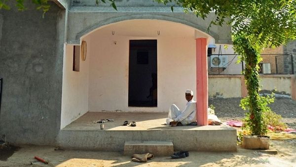 સદીઓથી આગળના દરવાજા વિના જીવી રહ્યા છે લોકો