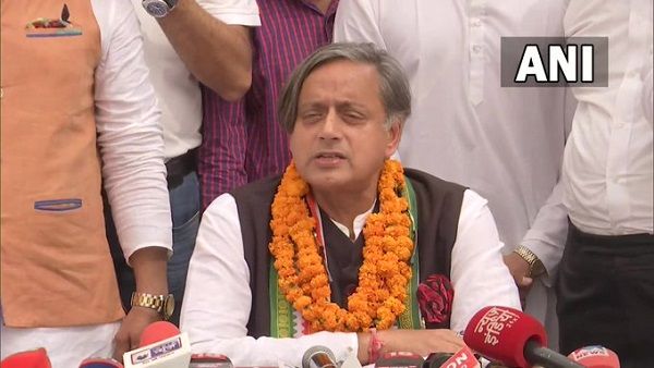 કોંગ્રેસ અધ્યક્ષ પદ માટે શશિ થરૂરે નોંધાવી ઉમેદવારી, 'મેરા નેતા- મેરા ગૂરૂર- શશિ થરૂર, શશિ થરૂર'ના લાગ્યા નારા