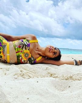 શ્રિયા સરન પાણીમાં રમતી જોવા મળી હતી