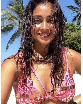 પિંક બિકીનીમાં શ્રિયા