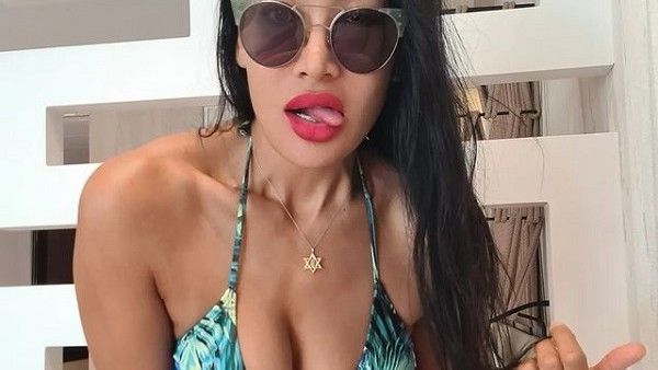 સોફિયા હયાતે બિકીની ફોટો શેર કરી ઈન્ટરનેટનો પારો ઉચક્યો, ફોટો વાયરલ!