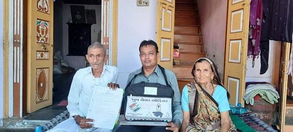 પાટણ જિલ્લાના 2.76 લાખ નાગરિકોના ચૂંટણી કાર્ડ આધાર કાર્ડ સાથે લીંક કરાયા!