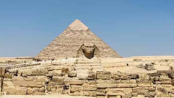 પિરામિડની જમીન પર ક્યારેક પાણી હતુ