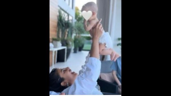 માલતી સાથે સમય વિતાવે છે