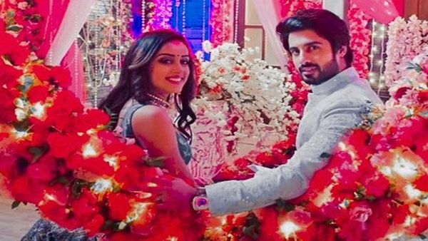 8 યે હૈ ચાહતેં - 8 યે હૈ ચાહતેં -