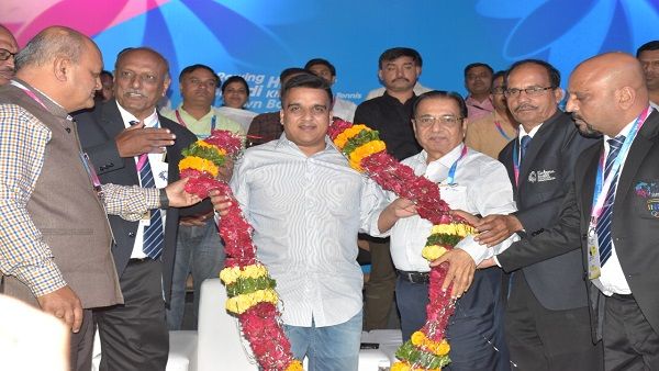 રમત ગમત મંત્રી હર્ષ સઁઘવીએ ગાઁધીનગર બોક્સિગ ખેલાડીઓ સાથે કરી મુલાકાત