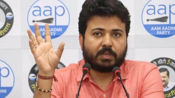 Toll Tax Scam: દુર્ગેશ પાઠકે કહ્યુ - ભાજપ નેતાઓને બચાવી રહ્યા છે ઉપરાજ્યપાલ