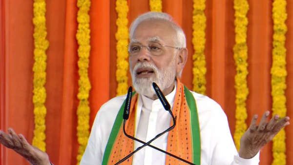 ભરુચમાં પીએમ મોદીએ જવાહરલાલ નહેરુ પર સાધ્યુ નિશાન, કહ્યુ - 'એક વ્યક્તિના કારણે ન ઉકેલાયો કાશ્મીરનો મુદ્દો'