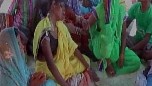 પ્રેતાત્માઓથી છૂટવા માટે આવે છે લોકો