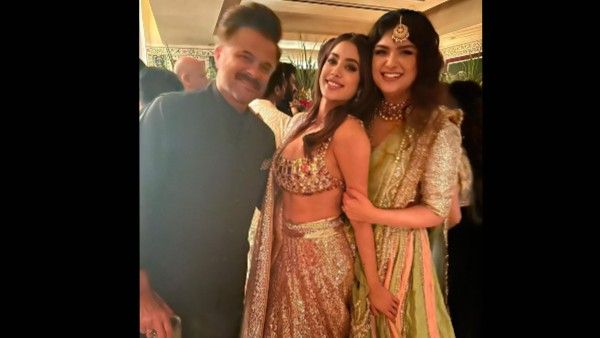 કાકા અનિલ કપૂર સાથે જ્હાન્વી-અંશુલા