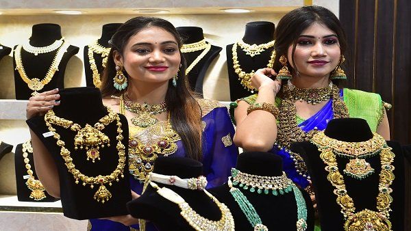 ધનતેરસ પર સોનુ કેમ ખરીદવુ જોઈએ? શું છે ખરીદીનુ શુભ મૂહુર્ત