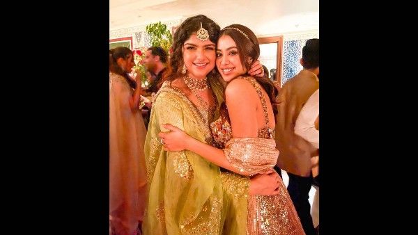 બહેનોના પોઝ