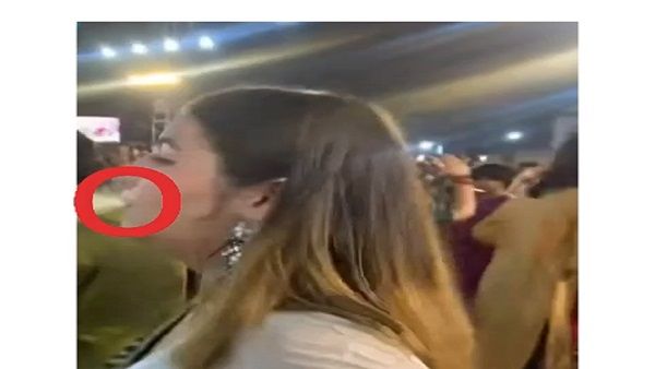 વડોદરા યુનાઇટેડ વે ના ગરબા રમતી યુવતી ઇ સિગરેટના ઘુમાડા કાઢતી જોવા મળી, પોલીસ કાર્યવાહી કરશે?