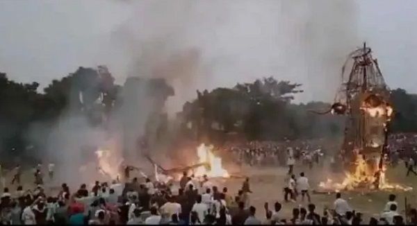 હરિયાણાના યમુનાનગરમાં રાવણ દહન વખતે સળગતુ પુતળુ લોકો પર પડ્યુ, કેટલાક લોકો ઘાયલ!