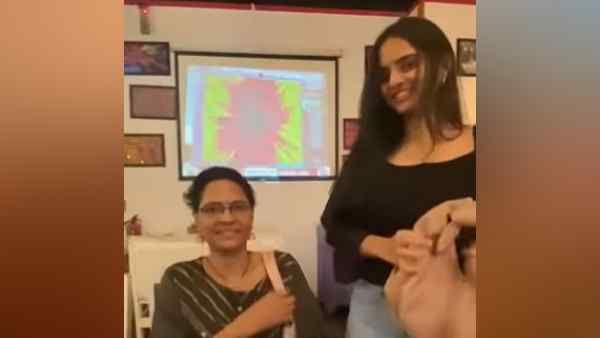 મમ્મી માટે પુત્રનુ સરપ્રાઇઝ મમ્મી માટે પુત્રનુ સરપ્રાઇઝ