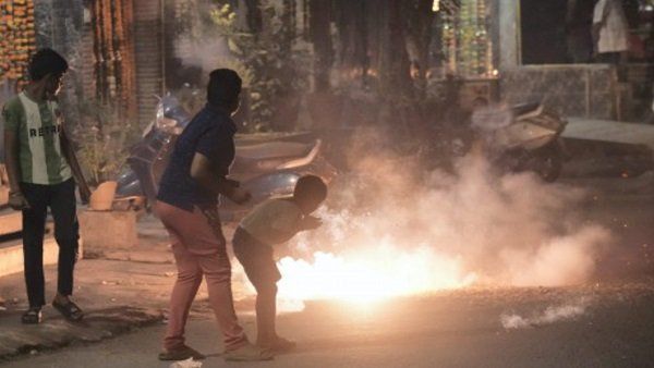 દિવાળી બાદ દિલ્હી-નોઇડામાં પ્રદૂષણ જોખમી સ્તરે, 10 ગણી ઝેરી થઇ હવા