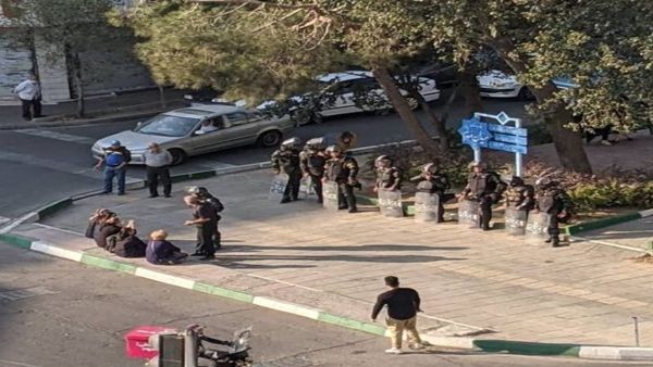 મહસા અમીની મુદ્દે સક્કેઝમાં સુરક્ષા દળો અને લોકો વચ્ચે અથડામણ