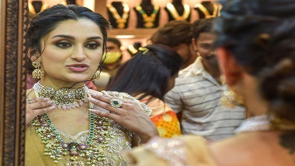 સોનાના ભાવમાં ઘટાડો