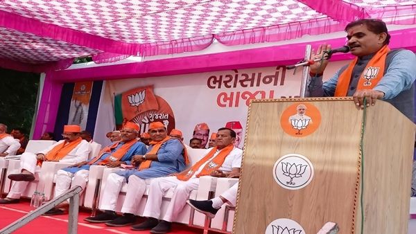 ગુજરાત ગૌરવ યાત્રા માણસા પહોંચી, ગરબે ઝૂમ્યા ભાજપના કાર્યકર્તાઓ