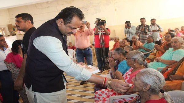 જીતુ વાઘાણીએ જવાનોના પરિવારના ઘરે જઇને દિવાળીની શુભકામના પાઠવી