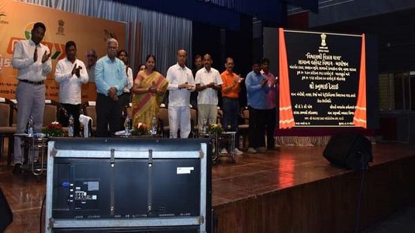 વાપીમાં નાણામંત્રીના હસ્તે 156 કરોડના વિકાસના કાર્યોનું ખાતમુહૂર્ત તથા લોકાપર્ણ