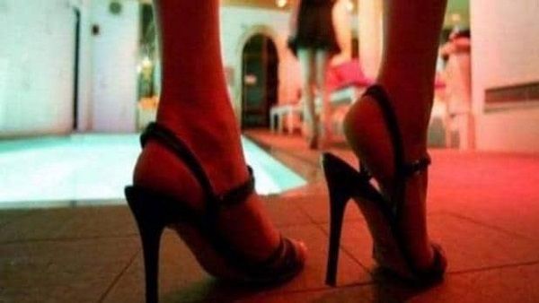 વેબકેમ એજન્સી માટે કરે છે કામ